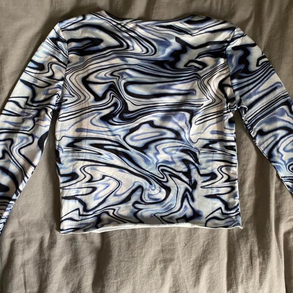 Shein Patterned Long Sleeve - great condition (never worn) - Picture 2 of 2
